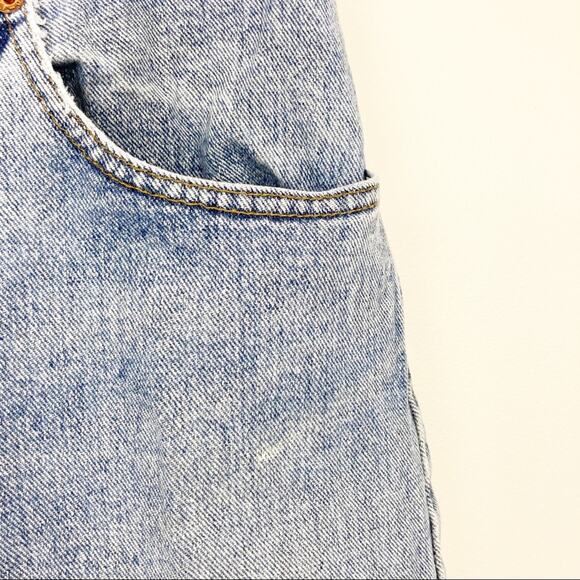 Vintage Levi’s 560 High Waisted Mom Jeans - Picture 7 of 11